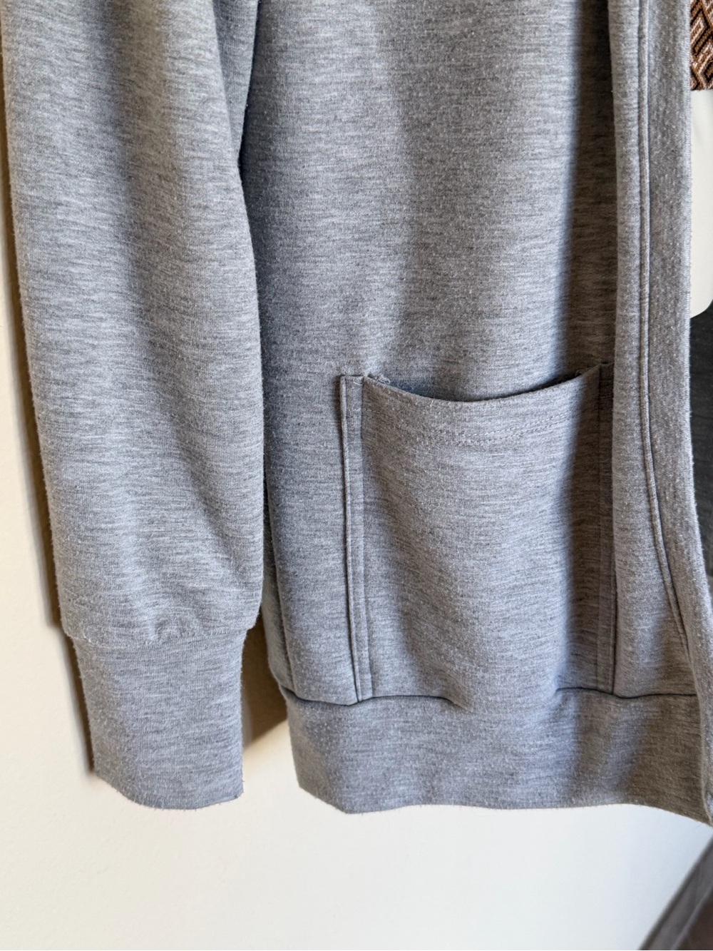 Small Grey Sweater - Picture 3 of 13